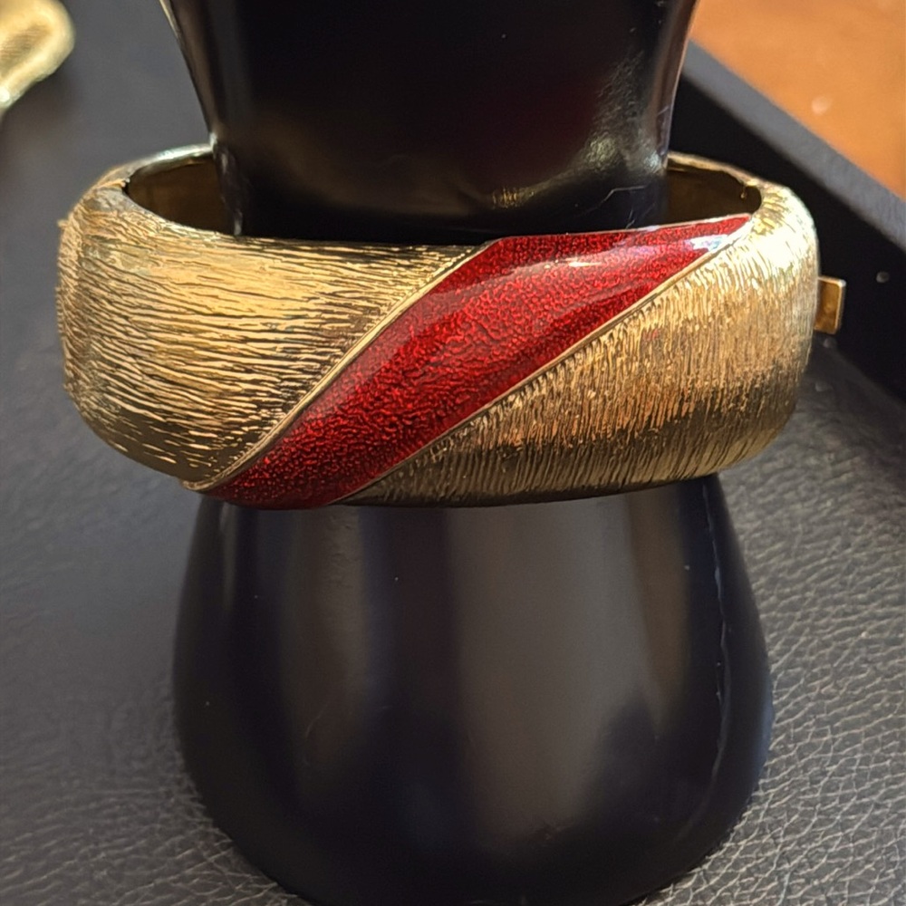 Chunky Gold Tone & Red Enamelled Hinged Clamper Bracelet